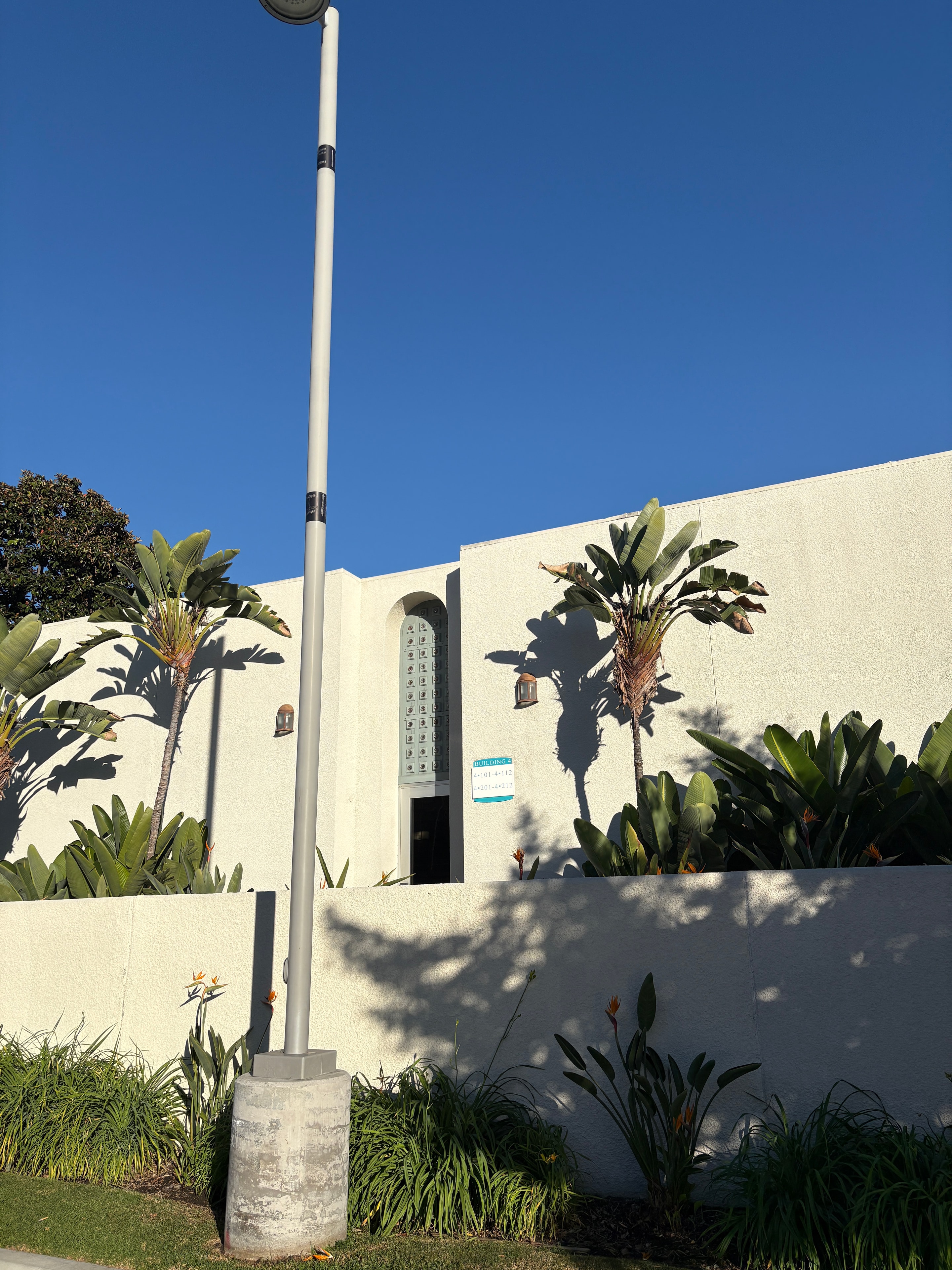 Howard Johnson Anaheim hotel exterior during the day