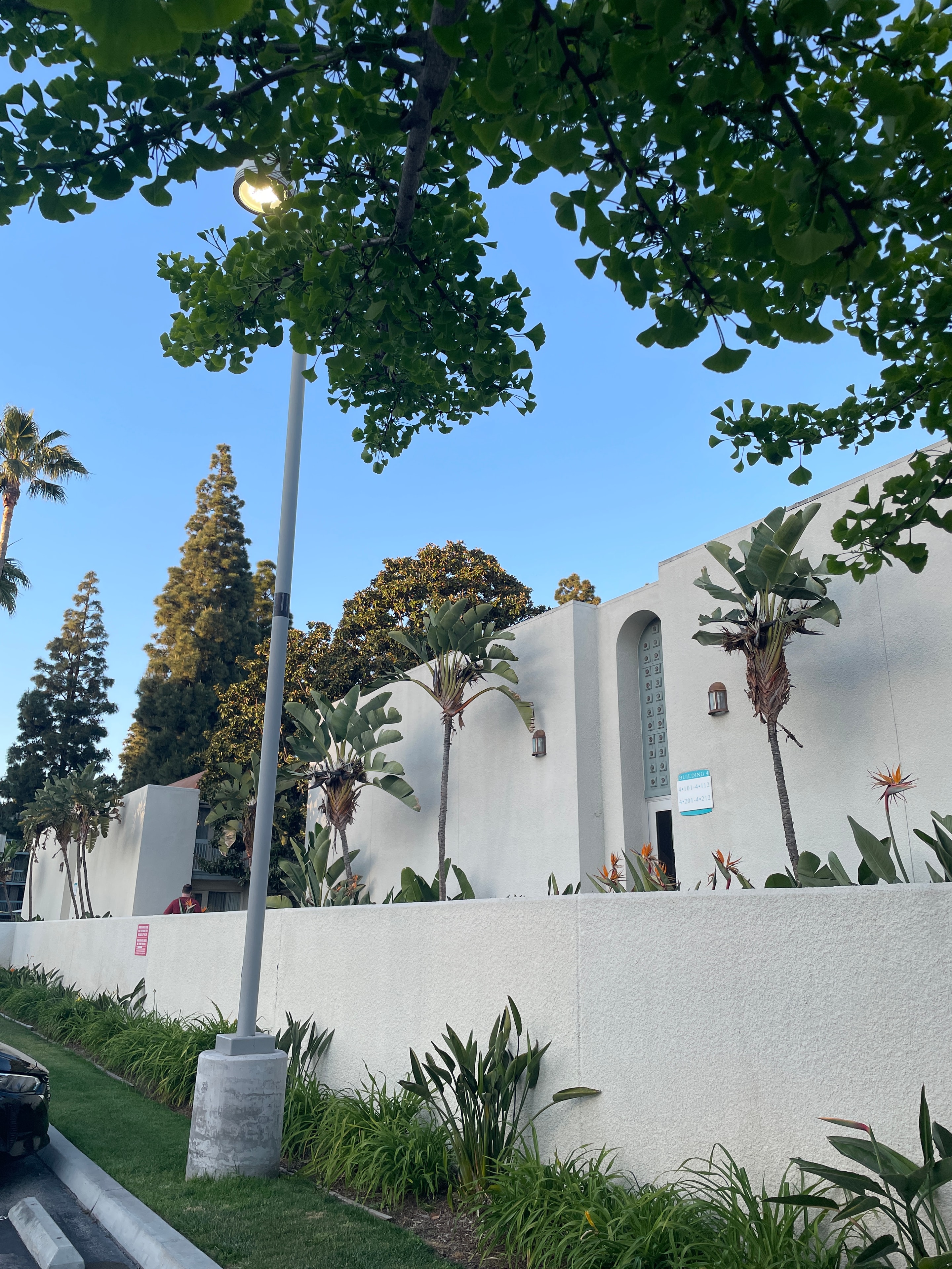 Howard Johnson Anaheim hotel exterior at dusk
