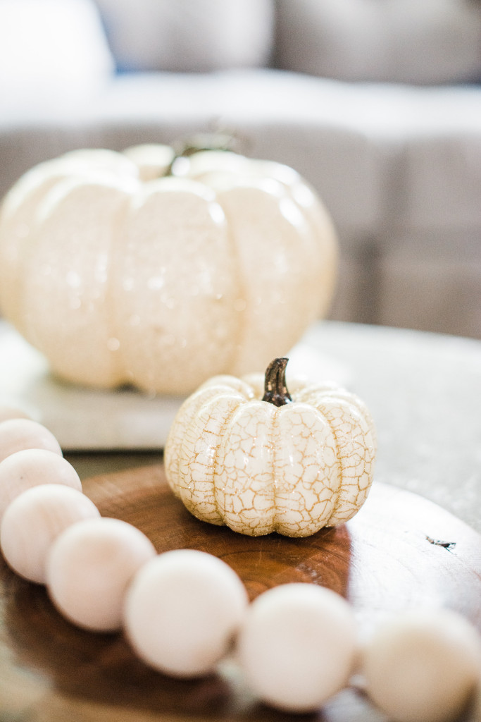 Fall decor home tour 2017 ideas white pumpkins modern autumn style Canadian bloggers 