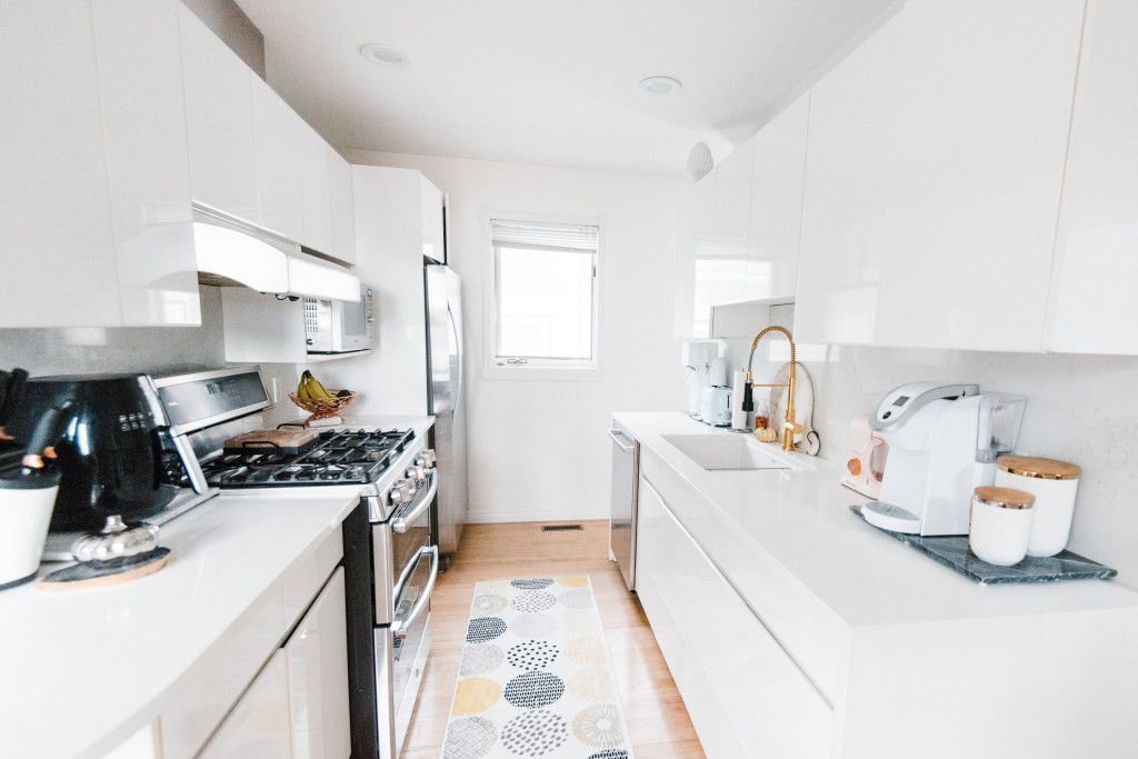 fall decor white modern minimalist kitchen 