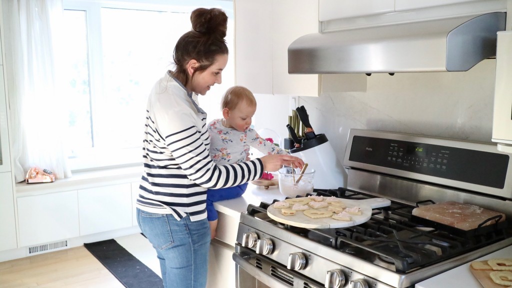 afternoon baking with kids cooking mom life blogger canadian valentines day toddler GE gas range 
