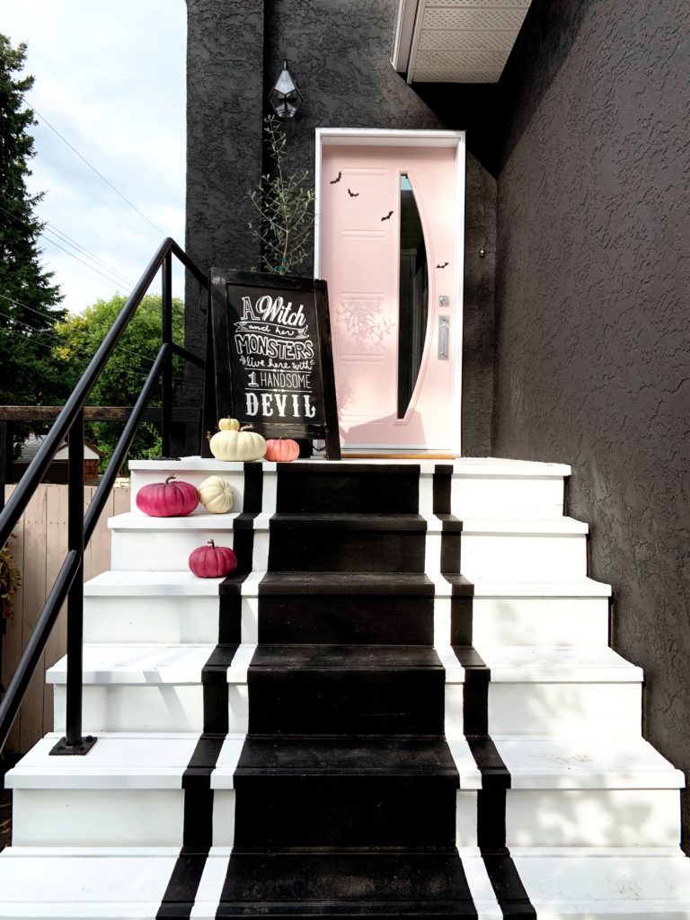 sherwin williams exterior house paint tricorn black charming pink door 